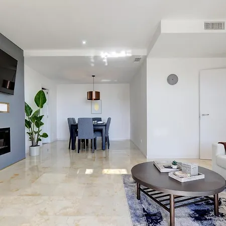 Modern, Elite Hillside W/sea & Mountain Views *