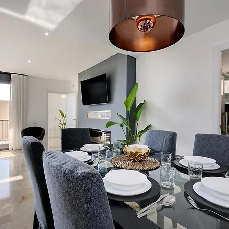 Apartment Modern, Elite Hillside W/sea & Mountain Views