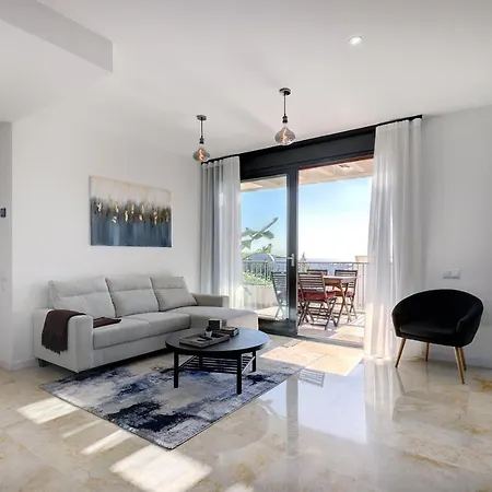 Modern, Elite Hillside W/sea & Mountain Views Apartment *