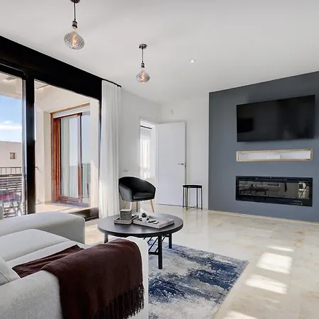 Modern, Elite Hillside W/sea & Mountain Views Apartment